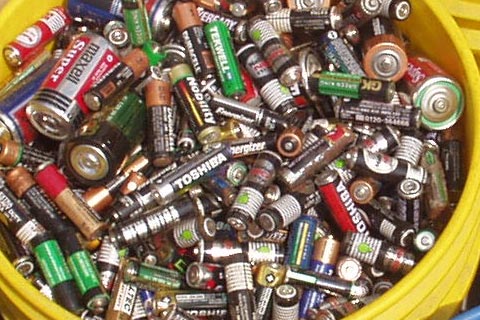毕节纳雍回收旧的锂电池-高价钛酸锂电池回收